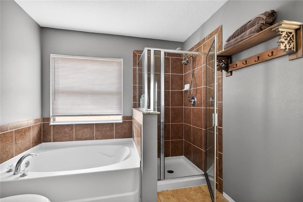 待售: $337,000 (3 贝兹, 2 浴室, 1939 平方英尺)