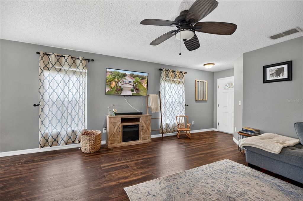 待售: $337,000 (3 贝兹, 2 浴室, 1939 平方英尺)