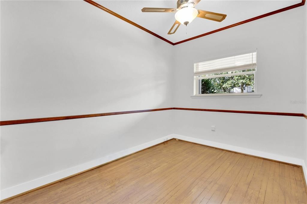 合同活跃: $900,000 (4 贝兹, 4 浴室, 2850 平方英尺)