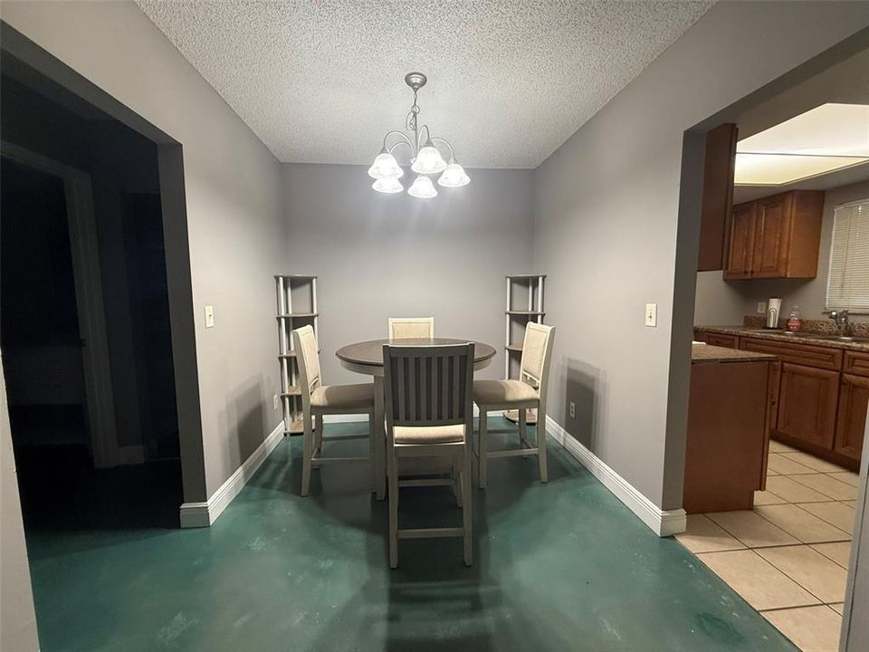 For Rent: $1,300 (1 beds, 1 baths, 792 Square Feet)