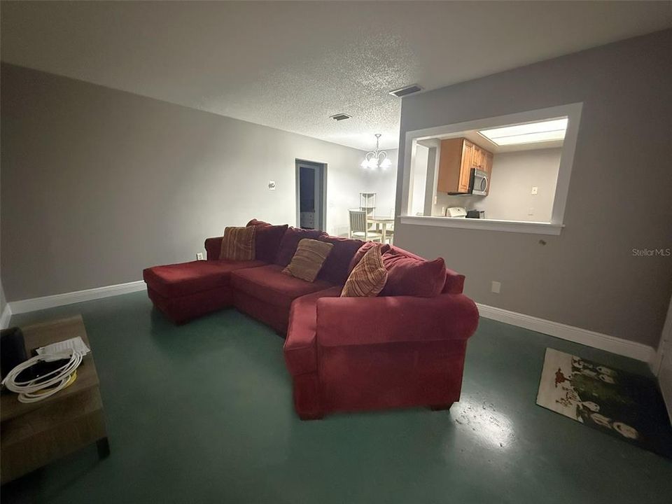 For Rent: $1,300 (1 beds, 1 baths, 792 Square Feet)