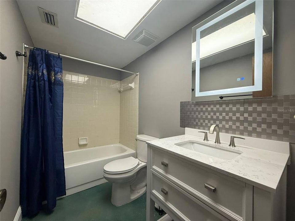 For Rent: $1,300 (1 beds, 1 baths, 792 Square Feet)