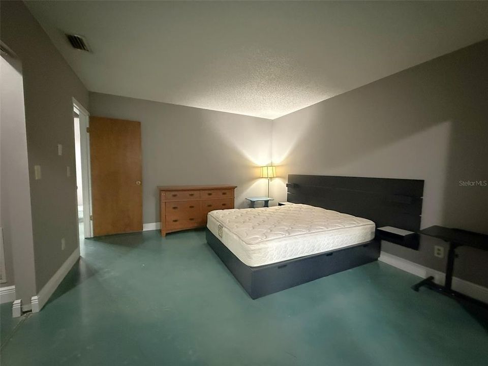 For Rent: $1,300 (1 beds, 1 baths, 792 Square Feet)