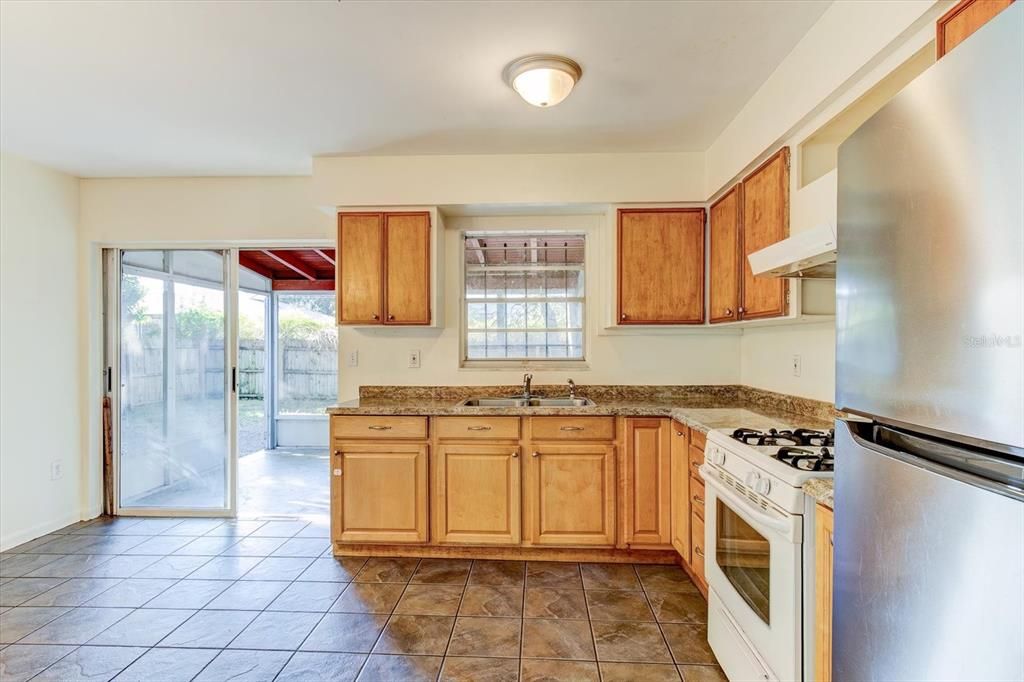 For Sale: $230,000 (2 beds, 2 baths, 1010 Square Feet)