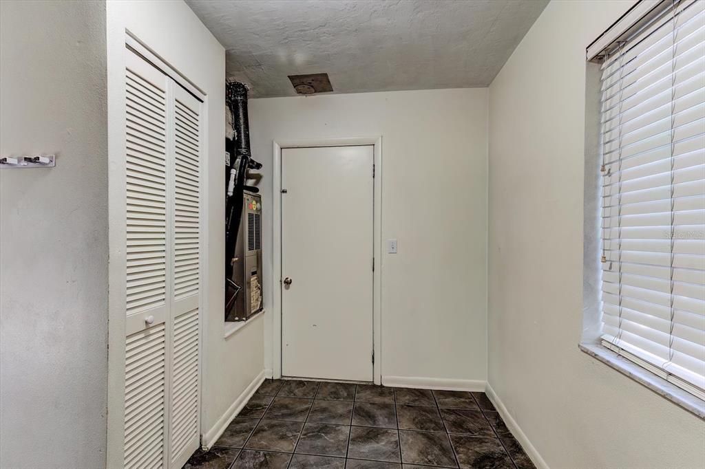 For Sale: $230,000 (2 beds, 2 baths, 1010 Square Feet)