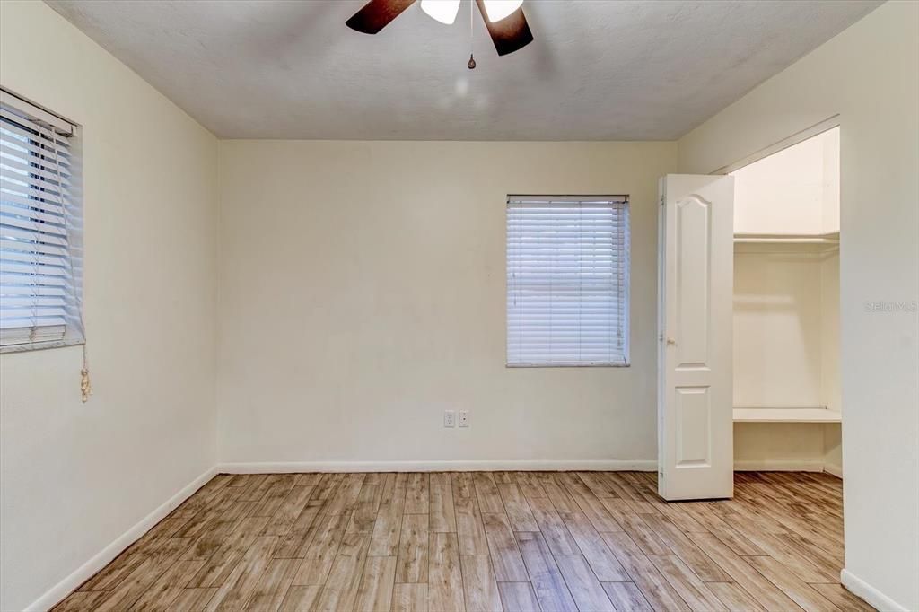 For Sale: $230,000 (2 beds, 2 baths, 1010 Square Feet)