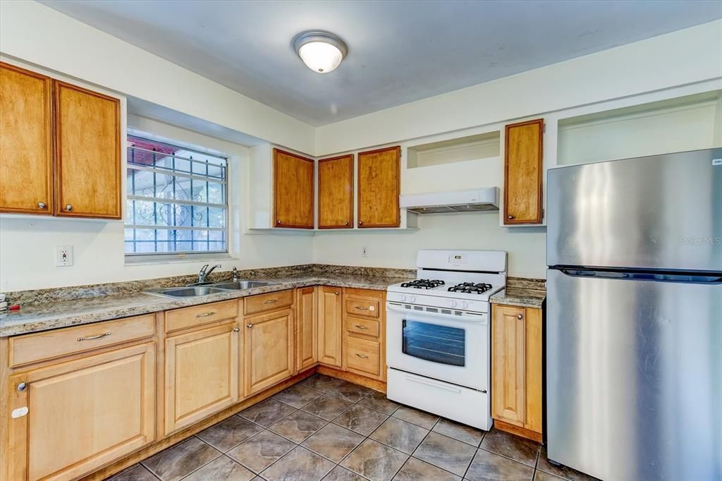 For Sale: $230,000 (2 beds, 2 baths, 1010 Square Feet)