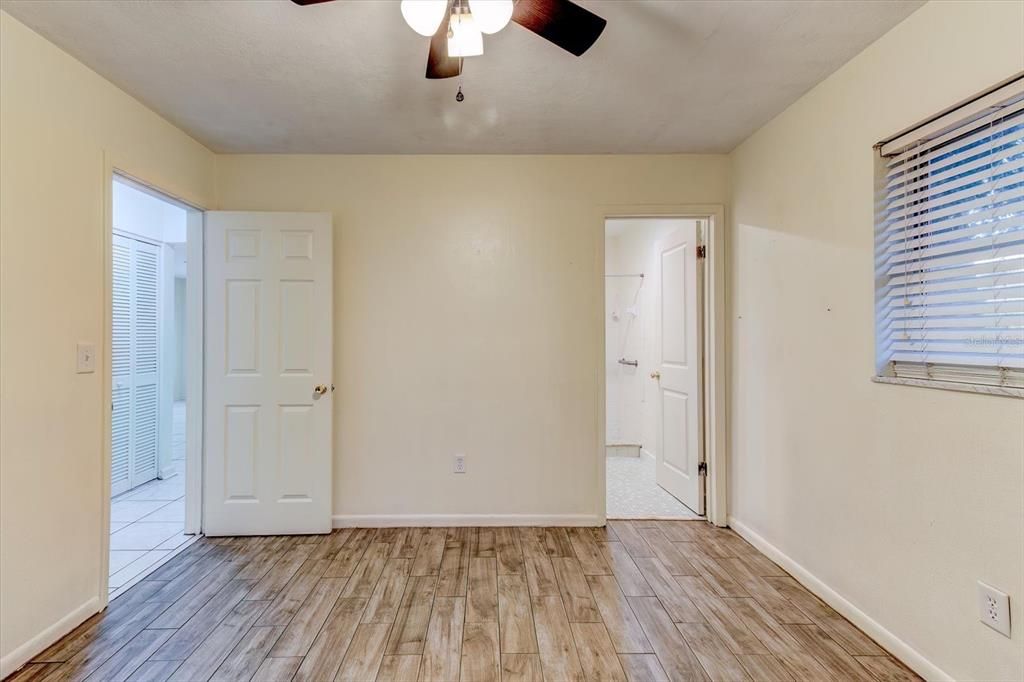 For Sale: $230,000 (2 beds, 2 baths, 1010 Square Feet)