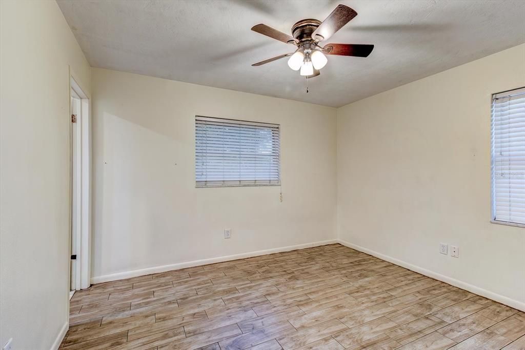 For Sale: $230,000 (2 beds, 2 baths, 1010 Square Feet)