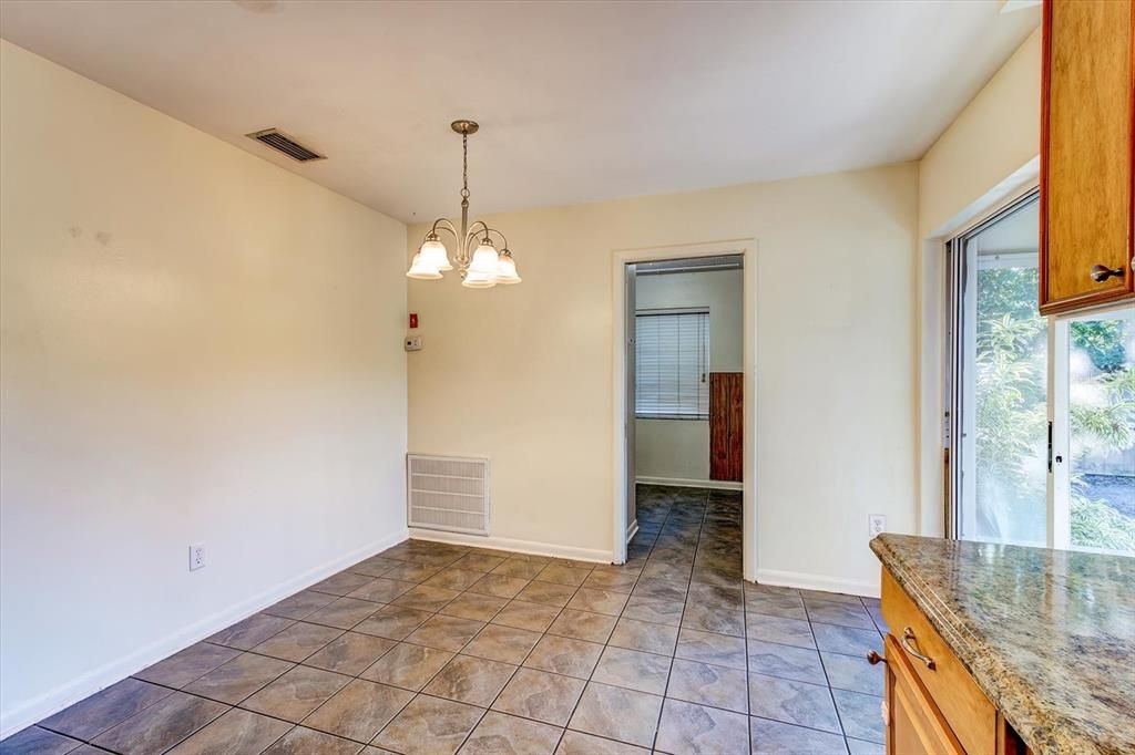For Sale: $230,000 (2 beds, 2 baths, 1010 Square Feet)