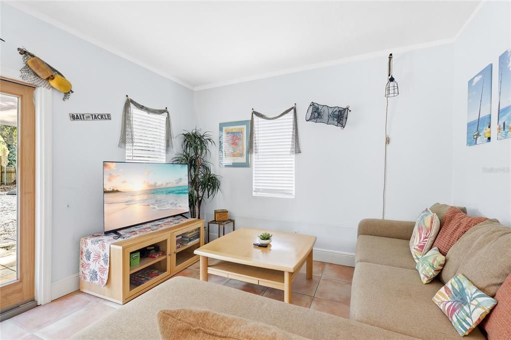 For Sale: $350,000 (3 beds, 1 baths, 1292 Square Feet)