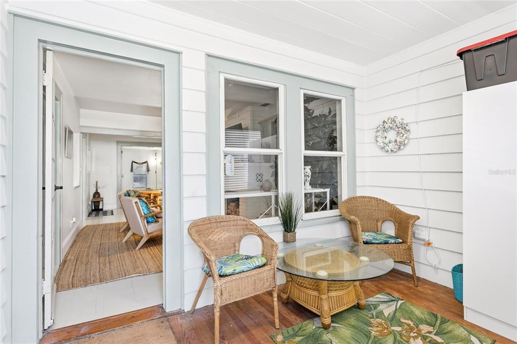 For Sale: $350,000 (3 beds, 1 baths, 1292 Square Feet)