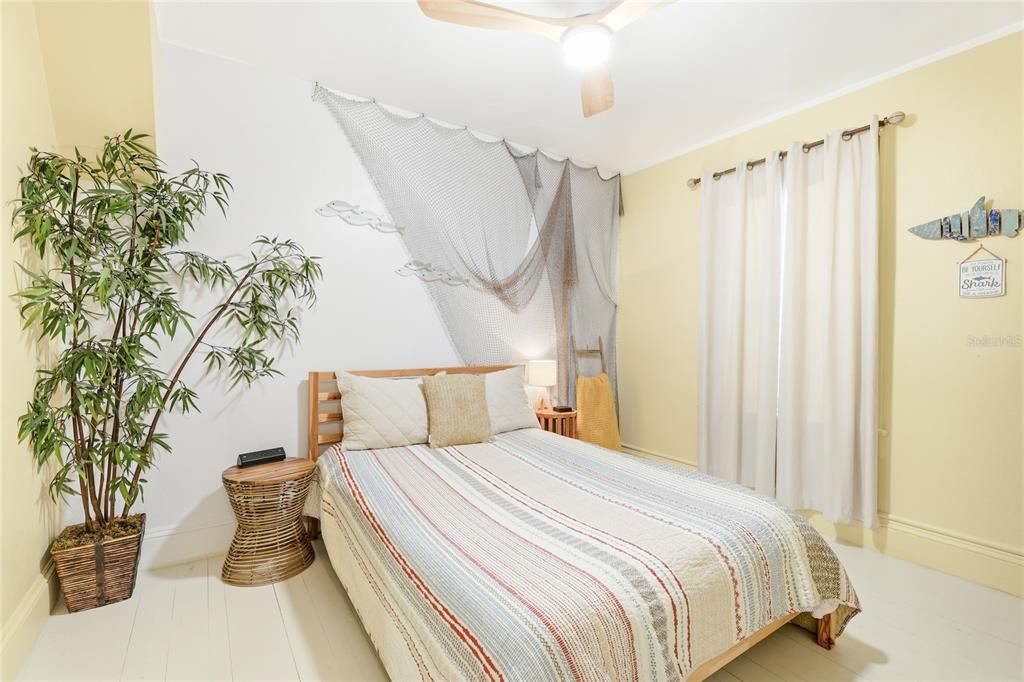 For Sale: $350,000 (3 beds, 1 baths, 1292 Square Feet)