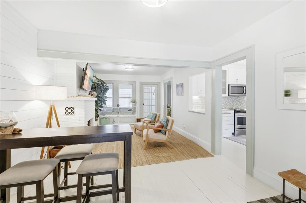 For Sale: $350,000 (3 beds, 1 baths, 1292 Square Feet)