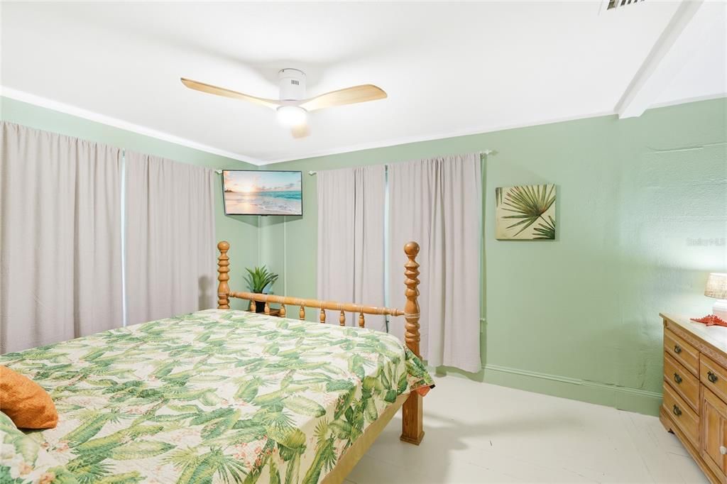 For Sale: $350,000 (3 beds, 1 baths, 1292 Square Feet)