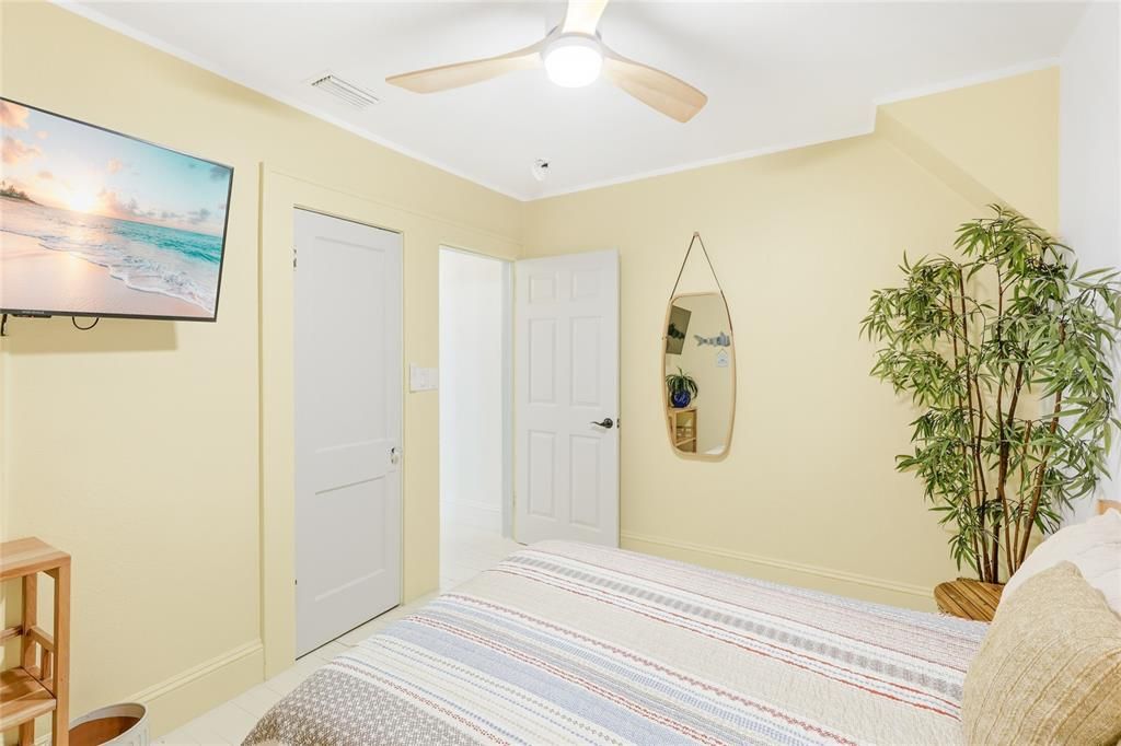 For Sale: $350,000 (3 beds, 1 baths, 1292 Square Feet)