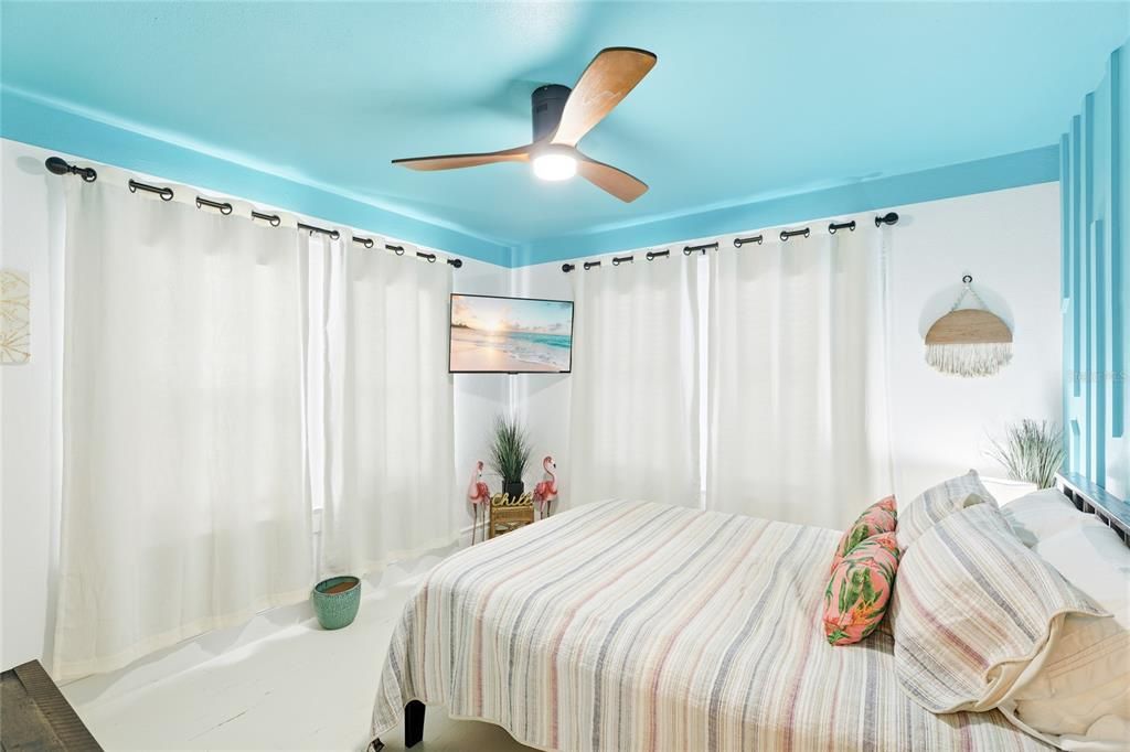 For Sale: $350,000 (3 beds, 1 baths, 1292 Square Feet)