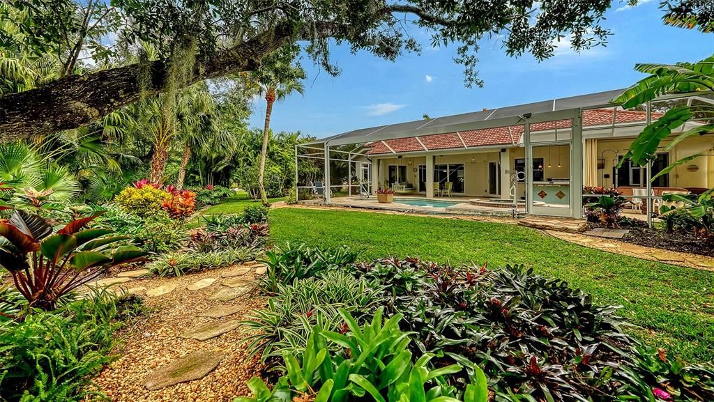 En Venta: $665,000 (3 camas, 2 baños, 2207 Pies cuadrados)