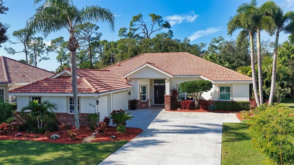 En Venta: $665,000 (3 camas, 2 baños, 2207 Pies cuadrados)