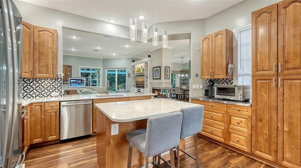 En Venta: $665,000 (3 camas, 2 baños, 2207 Pies cuadrados)