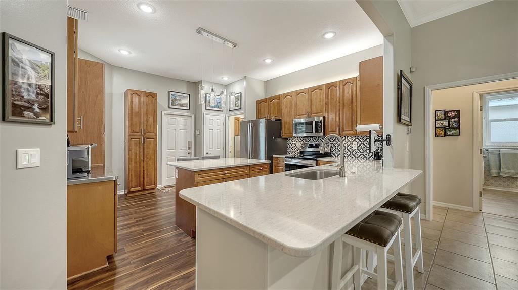 En Venta: $665,000 (3 camas, 2 baños, 2207 Pies cuadrados)