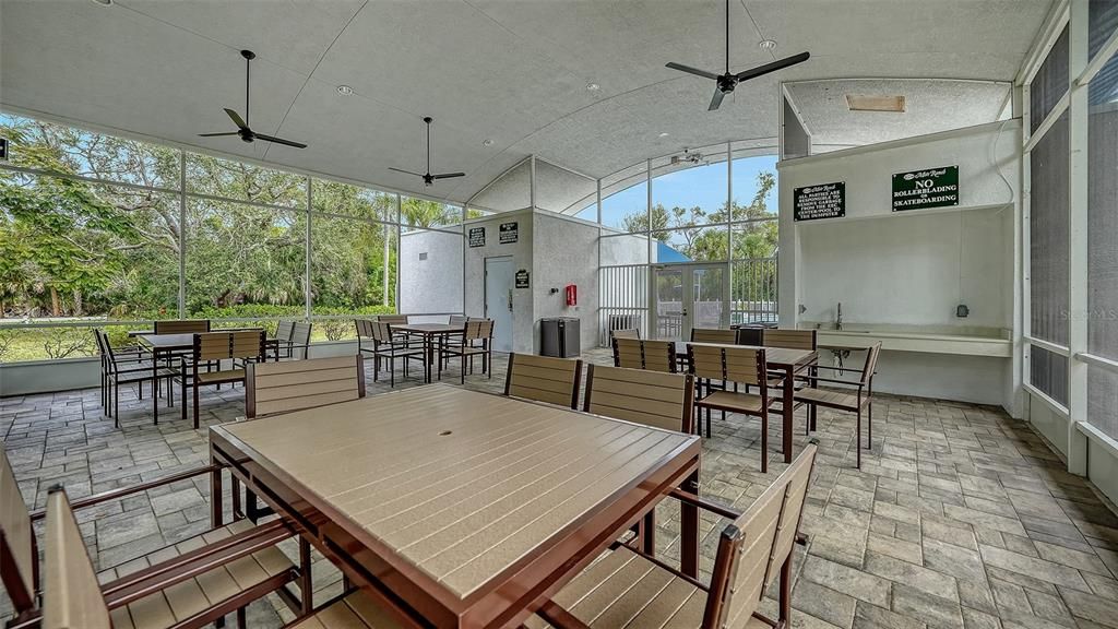 En Venta: $665,000 (3 camas, 2 baños, 2207 Pies cuadrados)