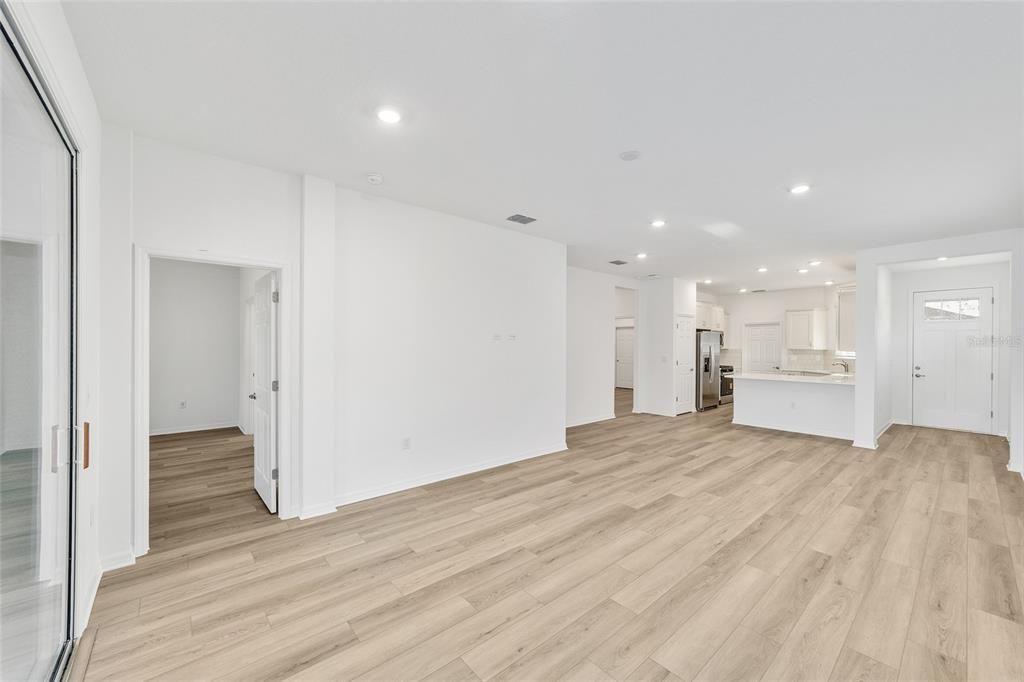 For Sale: $289,000 (2 beds, 2 baths, 1343 Square Feet)