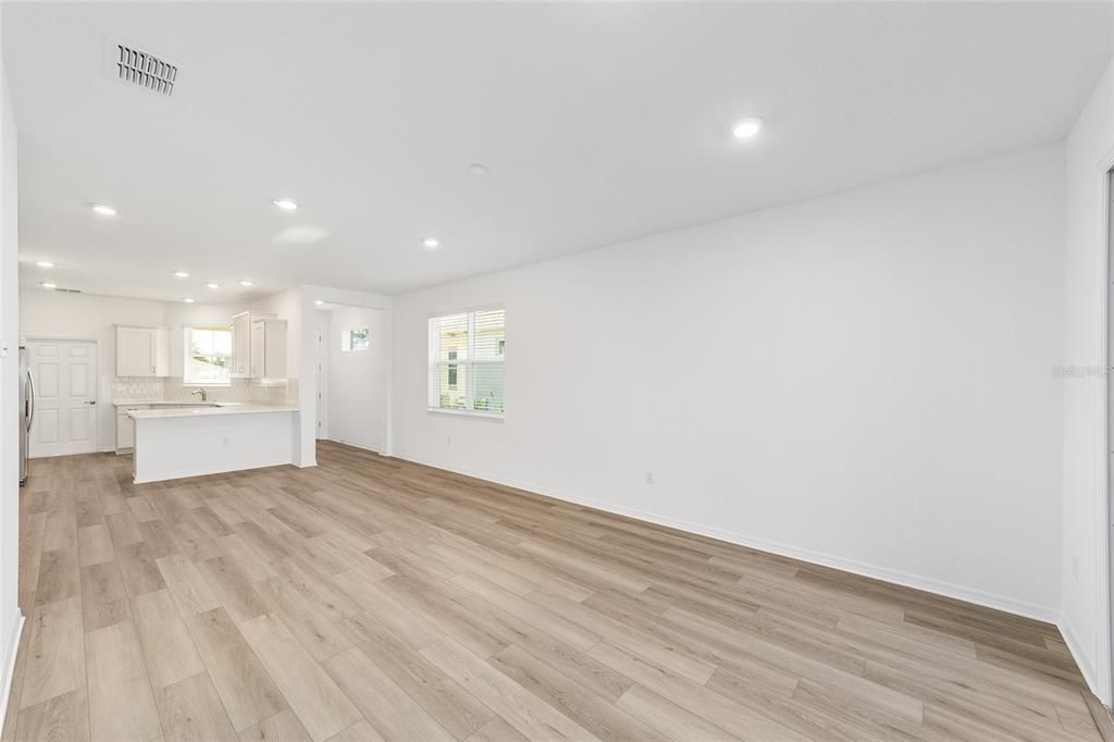 For Sale: $289,000 (2 beds, 2 baths, 1343 Square Feet)