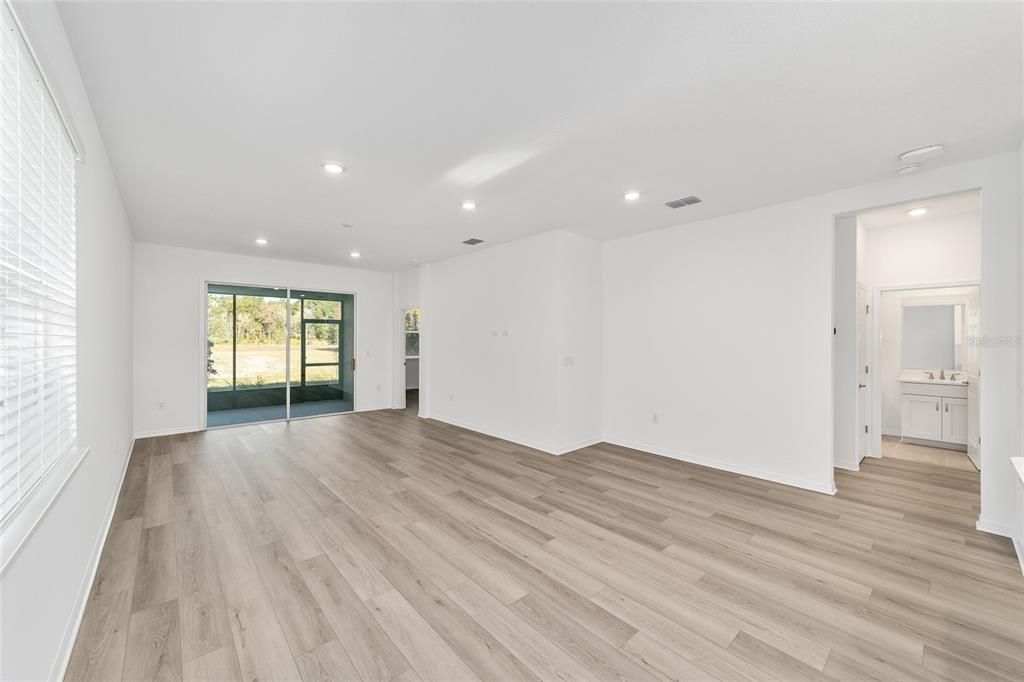 For Sale: $289,000 (2 beds, 2 baths, 1343 Square Feet)