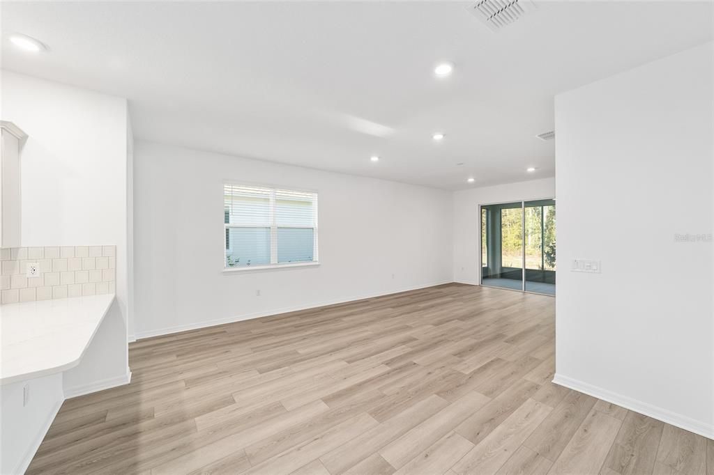 For Sale: $289,000 (2 beds, 2 baths, 1343 Square Feet)