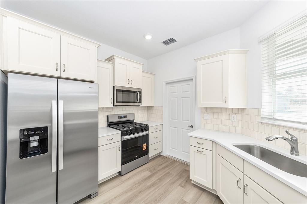 For Sale: $289,000 (2 beds, 2 baths, 1343 Square Feet)