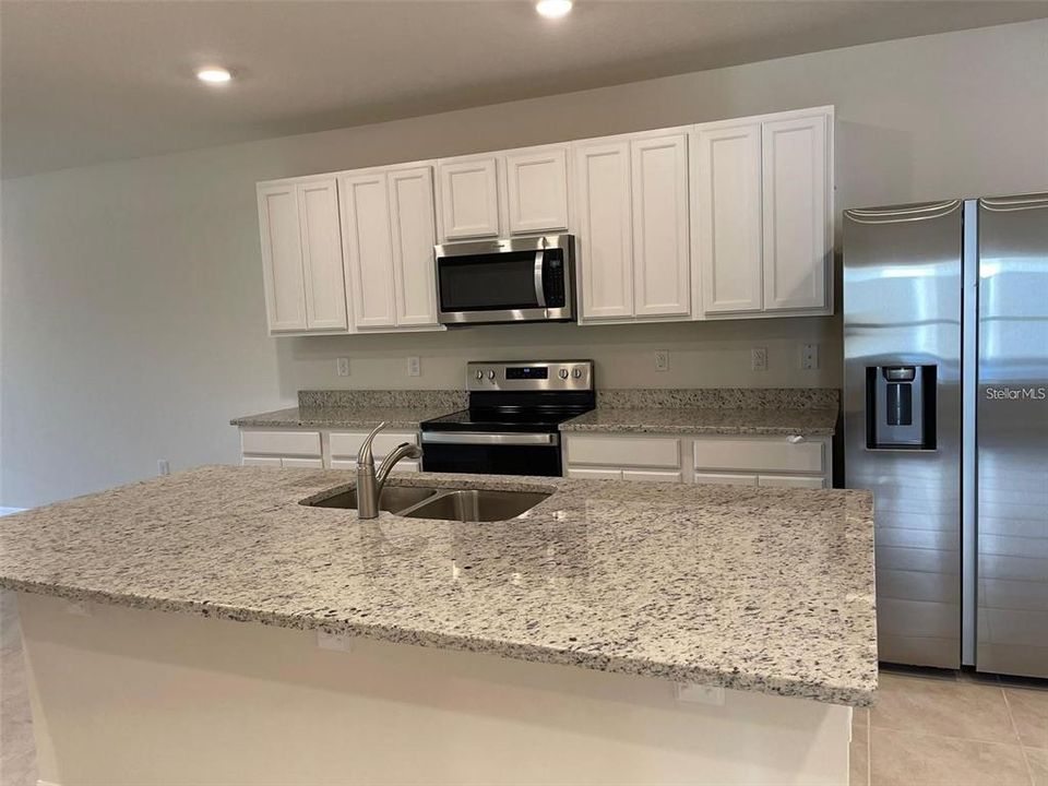 En Venta: $346,000 (2 camas, 2 baños, 1601 Pies cuadrados)