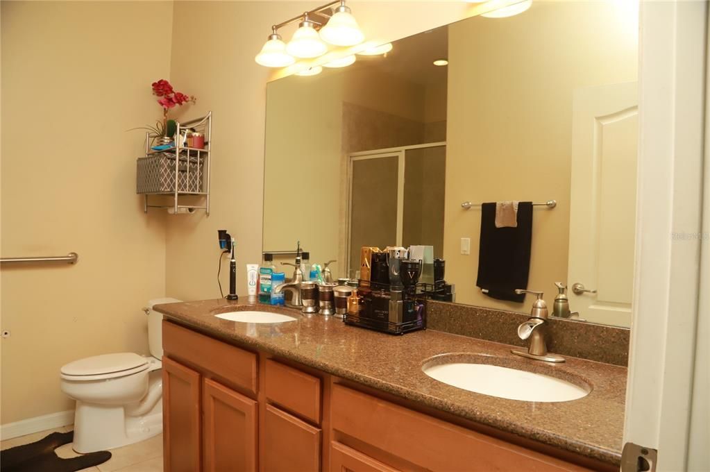 Под контрактом: $320,000 (3 спален, 2 ванн, 1372 Квадратных фут)