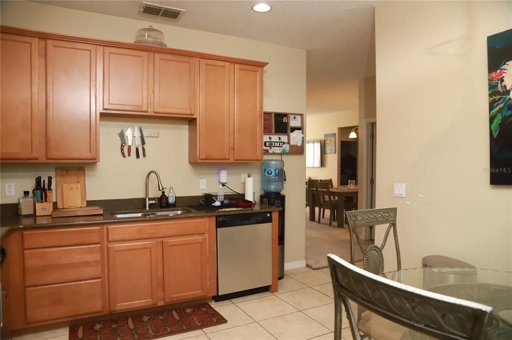 На продажу: $320,000 (3 спален, 2 ванн, 1372 Квадратных фут)