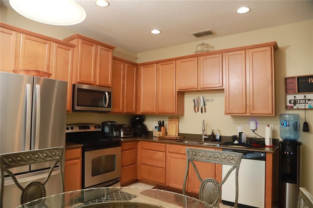 На продажу: $320,000 (3 спален, 2 ванн, 1372 Квадратных фут)