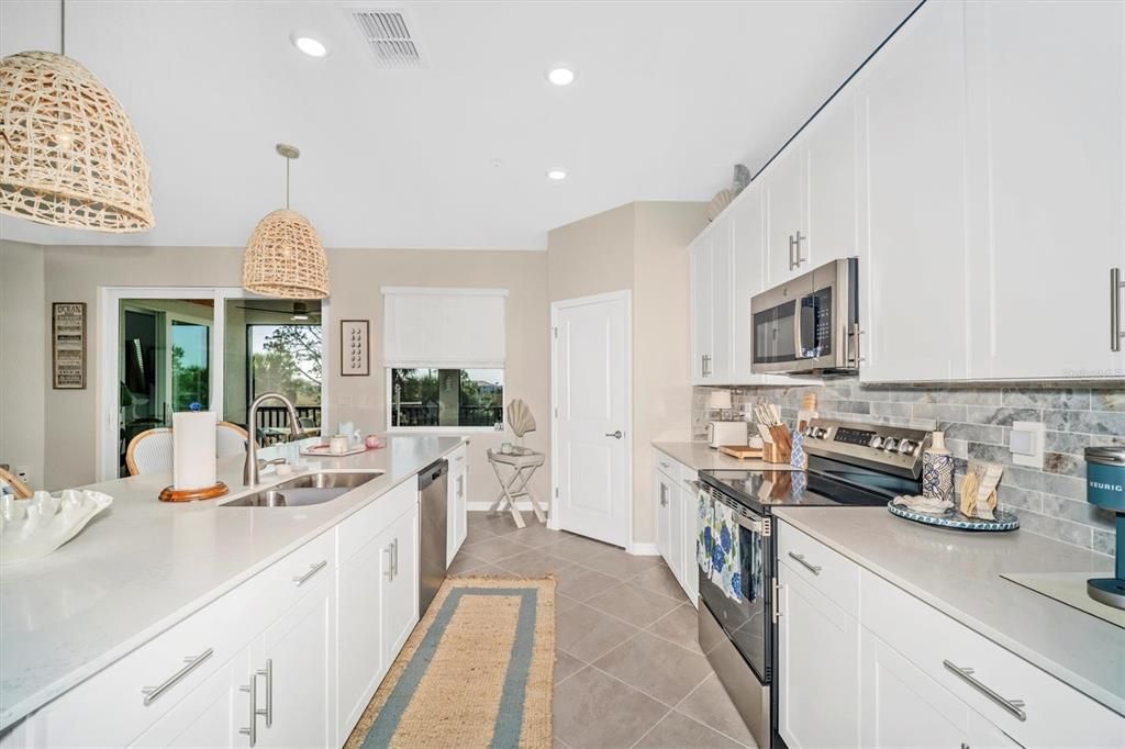 В аренду: $8,000 (3 спален, 2 ванн, 2294 Квадратных фут)