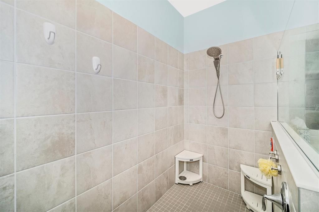 В аренду: $8,000 (3 спален, 2 ванн, 2294 Квадратных фут)