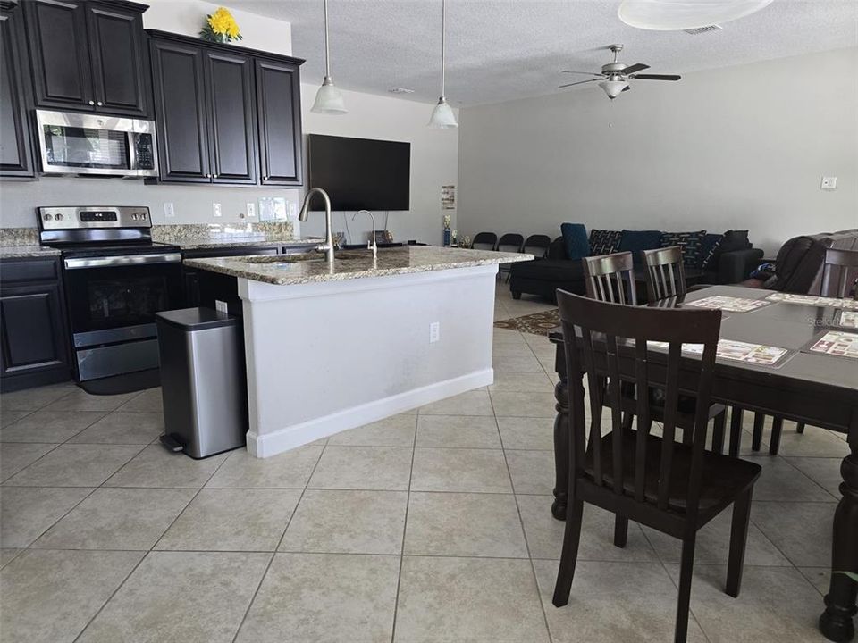 En Renta: $3,600 (5 camas, 3 baños, 3291 Pies cuadrados)