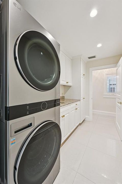 For Rent: $14,500 (4 beds, 4 baths, 3454 Square Feet)