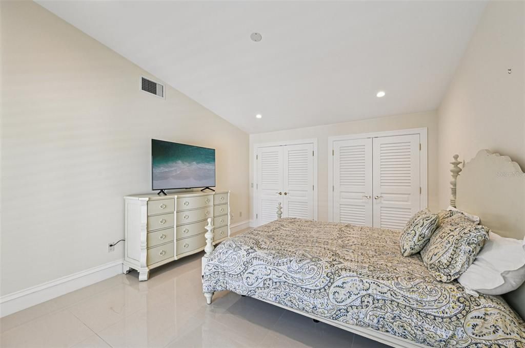 For Rent: $14,500 (4 beds, 4 baths, 3454 Square Feet)