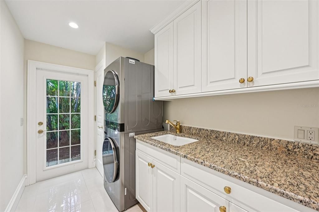 For Rent: $14,500 (4 beds, 4 baths, 3454 Square Feet)