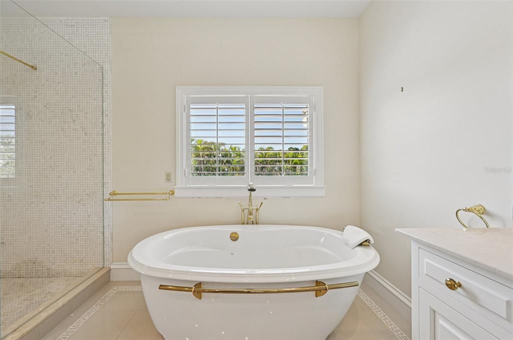 For Rent: $14,500 (4 beds, 4 baths, 3454 Square Feet)