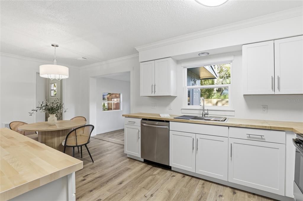 For Sale: $239,900 (3 beds, 2 baths, 1464 Square Feet)