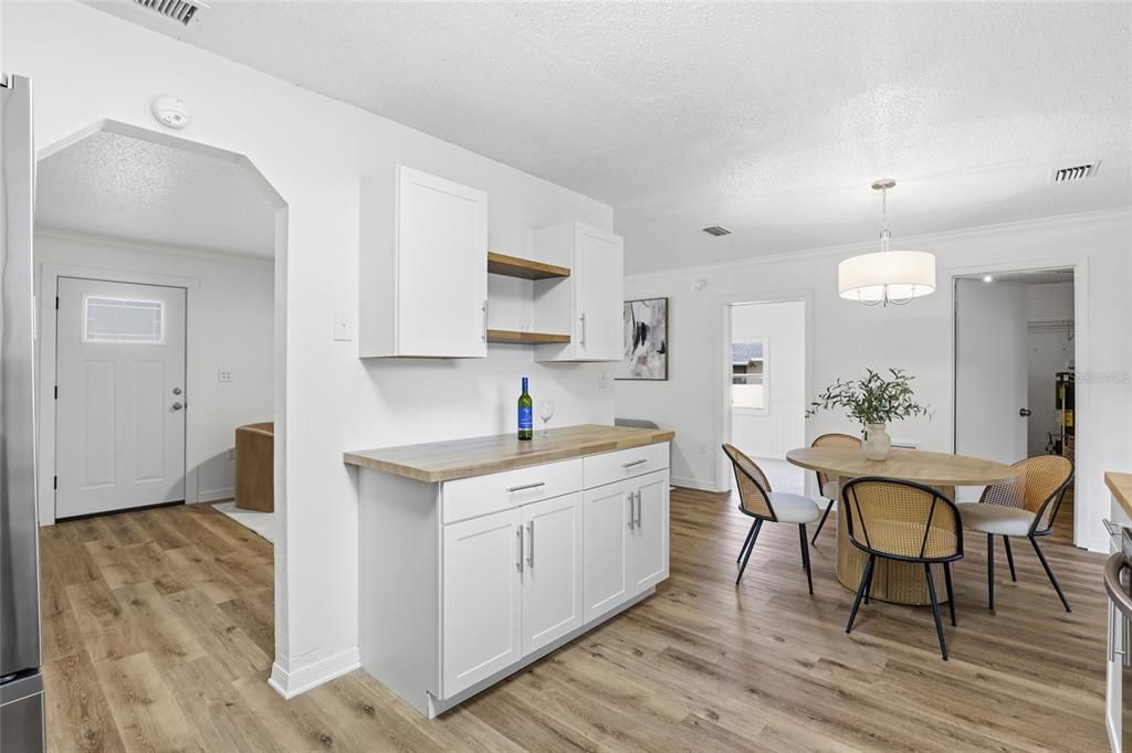 For Sale: $239,900 (3 beds, 2 baths, 1464 Square Feet)