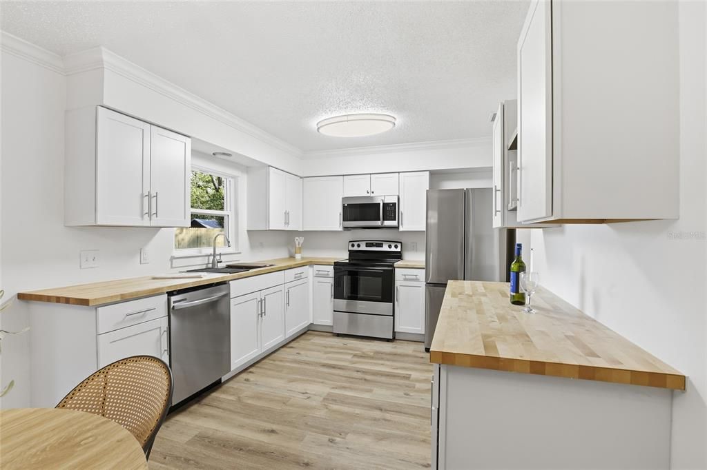 For Sale: $239,900 (3 beds, 2 baths, 1464 Square Feet)