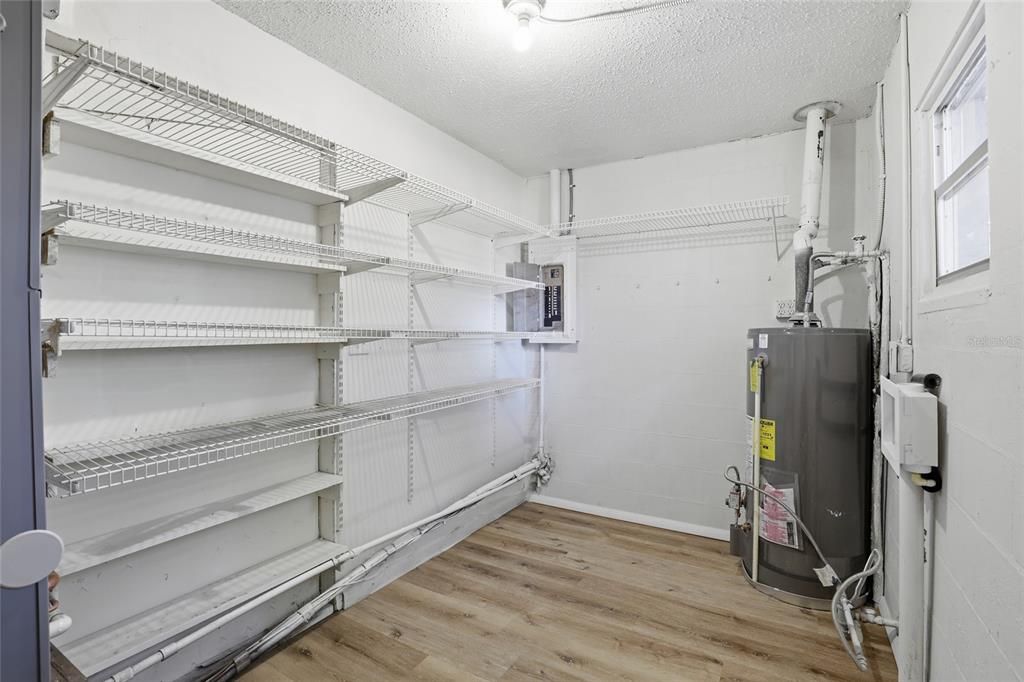 For Sale: $239,900 (3 beds, 2 baths, 1464 Square Feet)