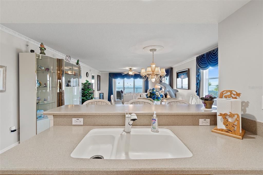 待售: $625,000 (3 贝兹, 2 浴室, 2187 平方英尺)