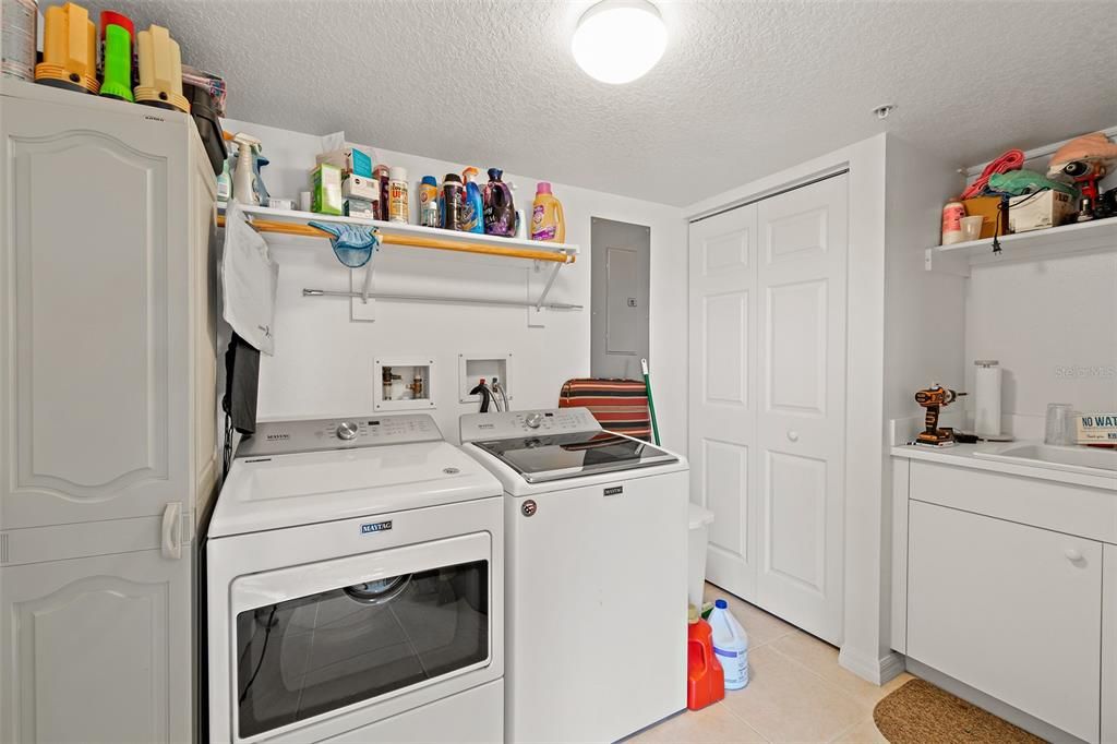 待售: $625,000 (3 贝兹, 2 浴室, 2187 平方英尺)