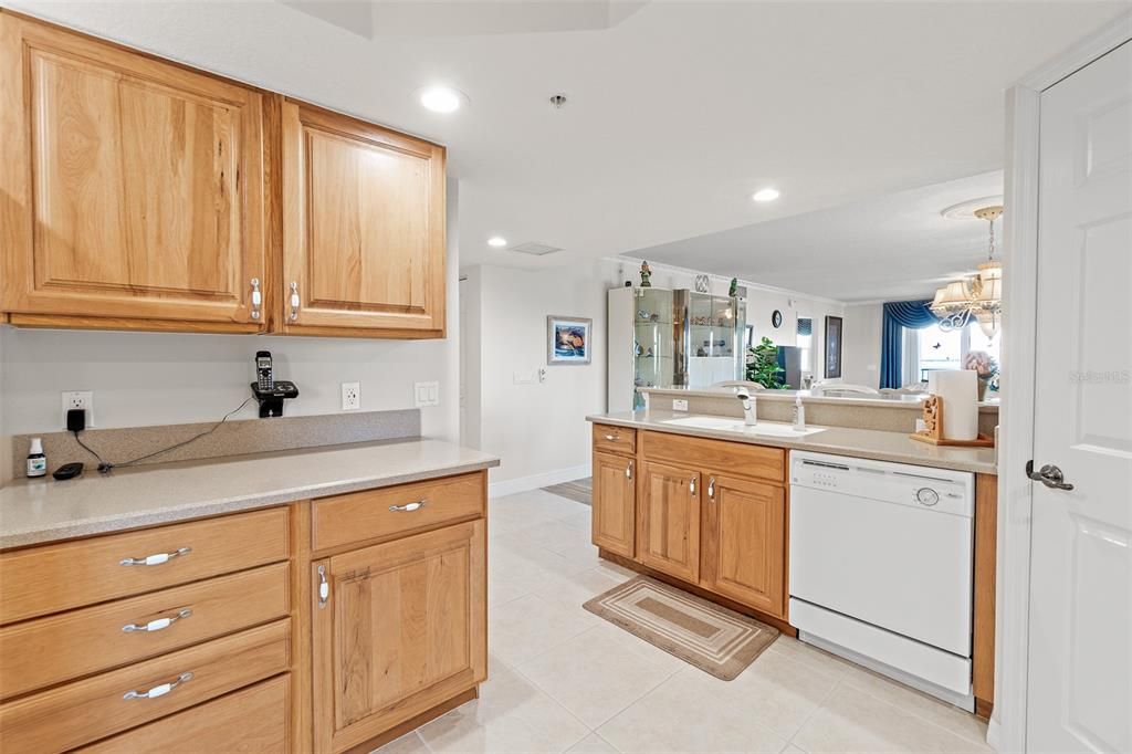 待售: $625,000 (3 贝兹, 2 浴室, 2187 平方英尺)