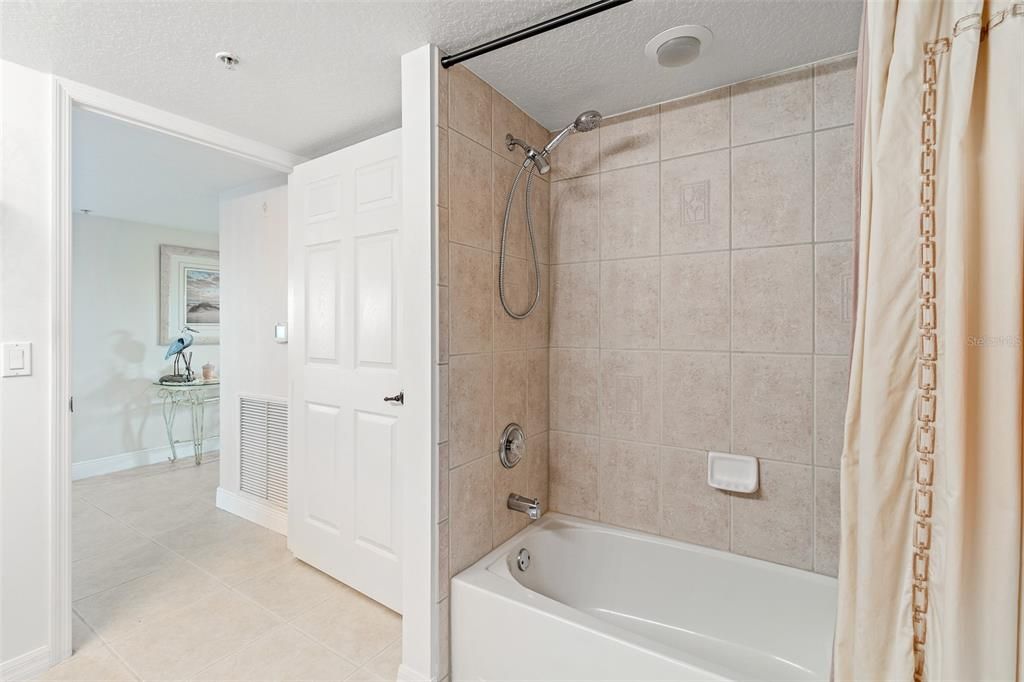 待售: $625,000 (3 贝兹, 2 浴室, 2187 平方英尺)